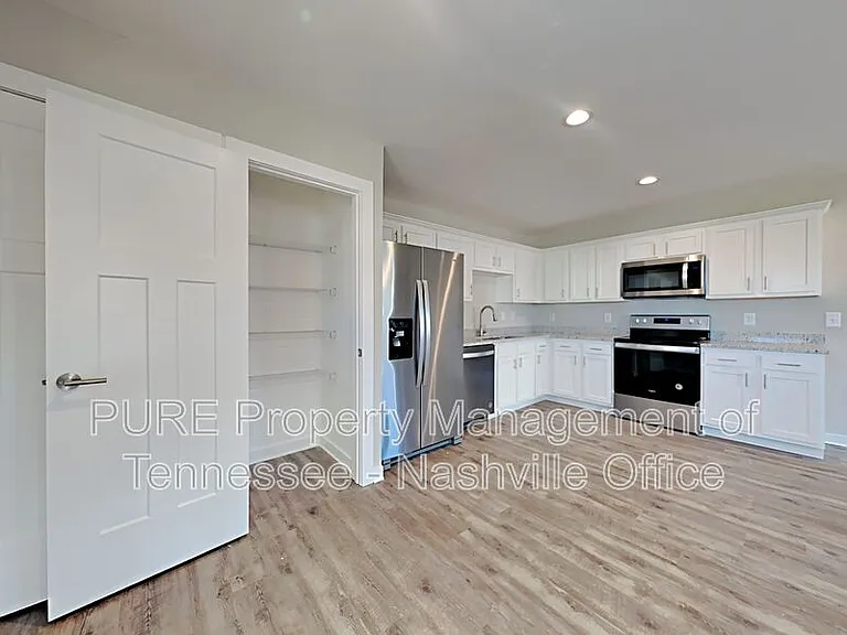 3407 Meadow Ct — Photo 6