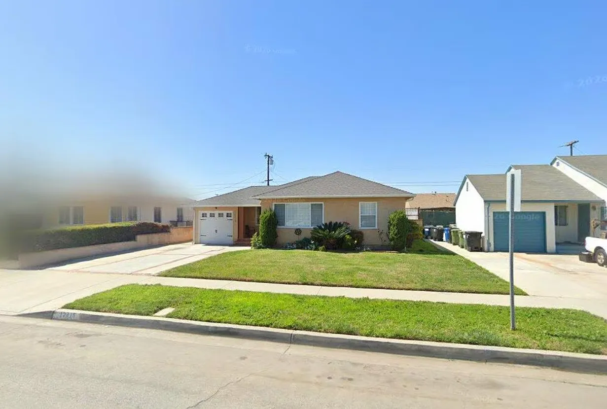 Clovis Ave, Los Angeles — Photo 1