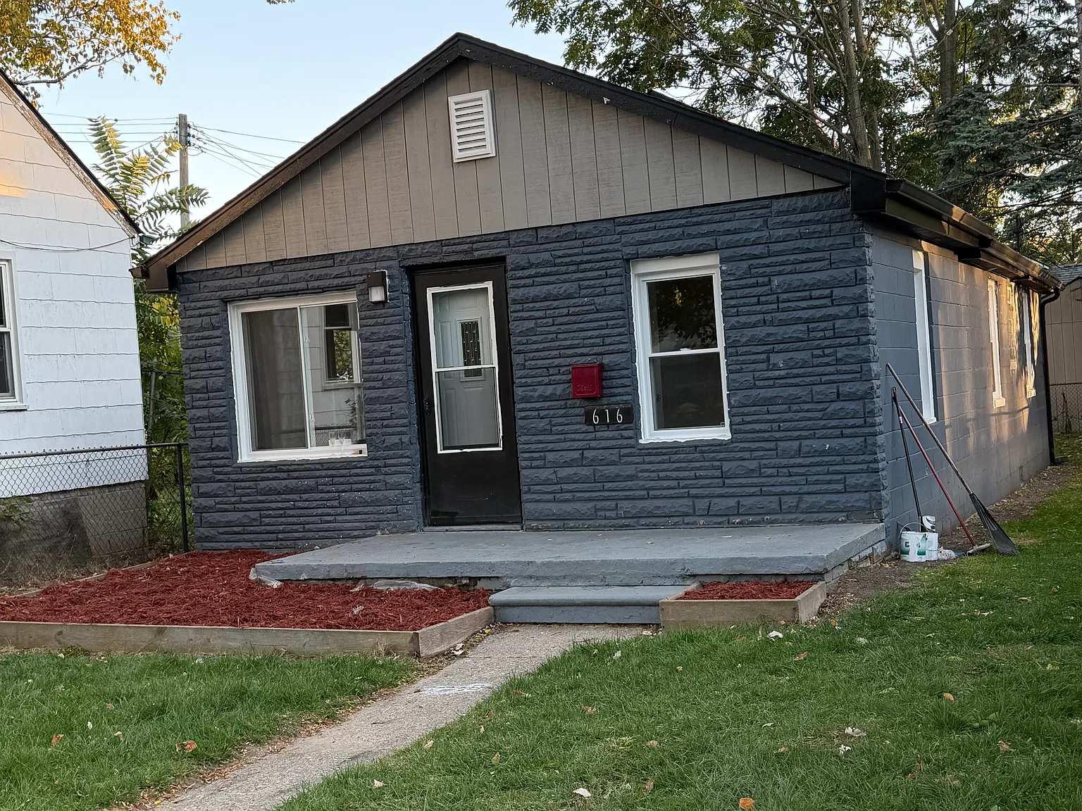 3 bed, 935 sqft, $1,775 — Photo 2