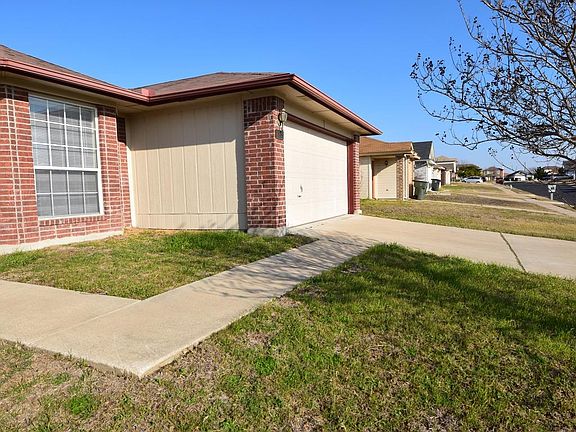 3rd image of 2203 Garrett Dr