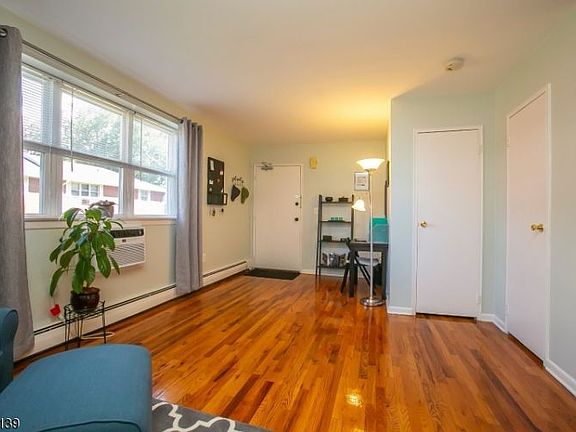 4th image of 45 Wilfred St