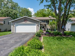 912 102nd St, Pleasant Prairie, WI 53158