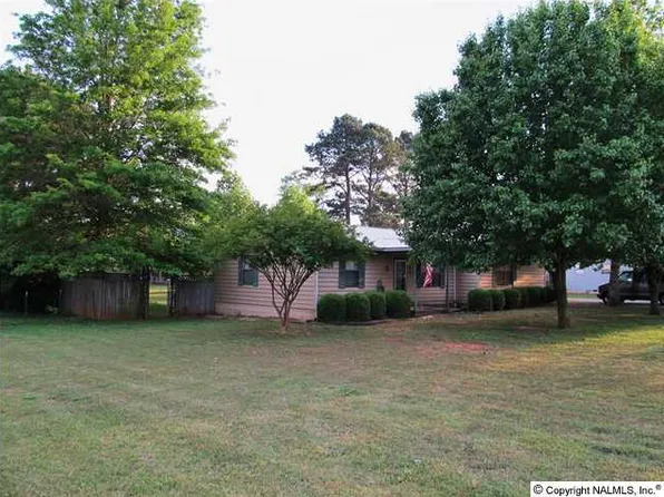 282 Crystal Creek Dr, New Market, AL 35761