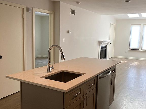 3rd image of 748 Mainsail Ln #748
