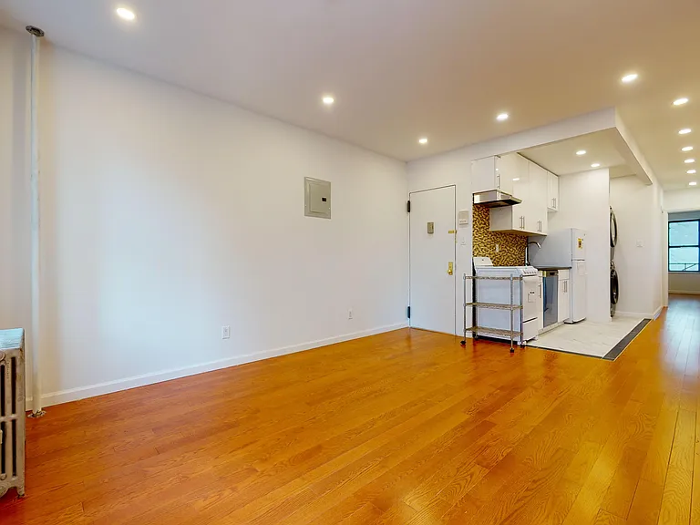 1413 2nd Ave #4 — Photo 5