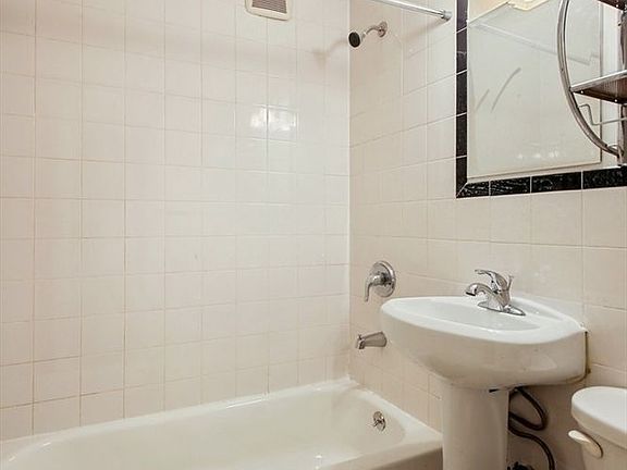 4th image of 446 W 46th St APT 15