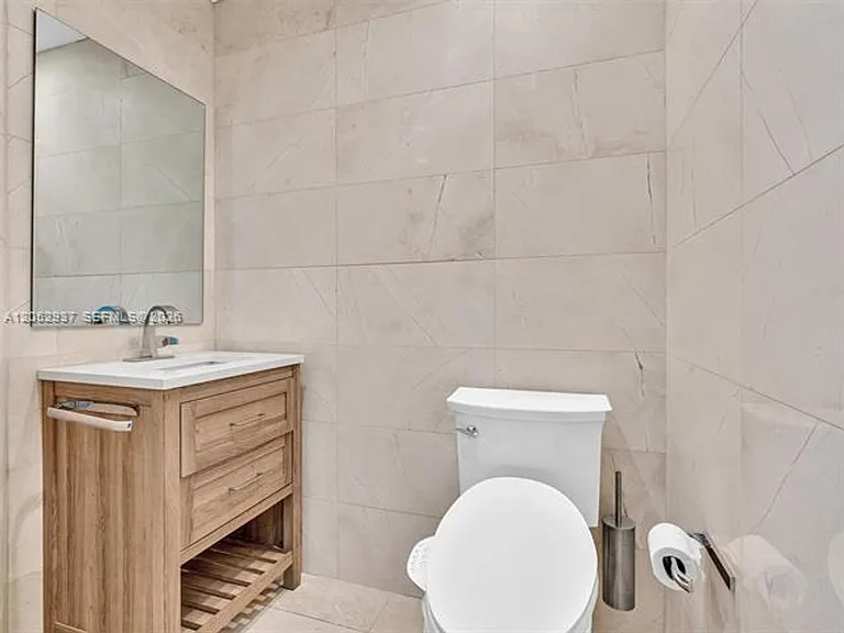 17001 Collins Ave #CU-2106 — Photo 21