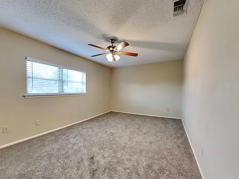 2618 Remmington Dr #B6 — Photo 6