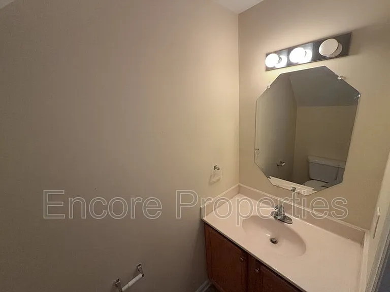 448 Anna St — Photo 13