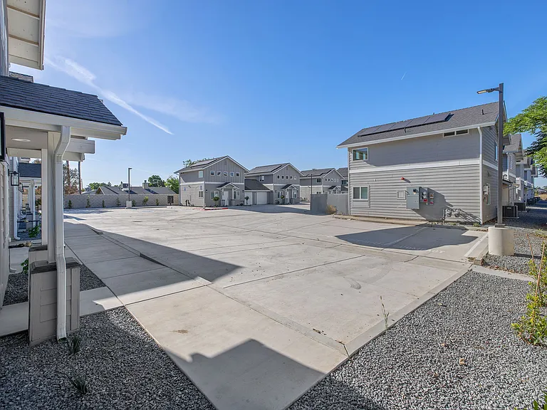 1363 W Grangeville Blvd — Photo 9