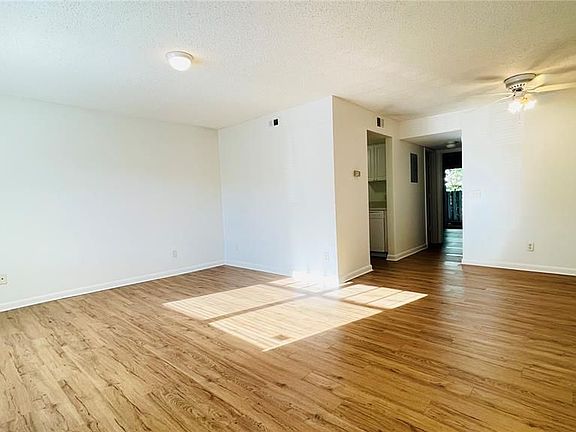 3rd image of 321 Oak Rose Ln APT 109