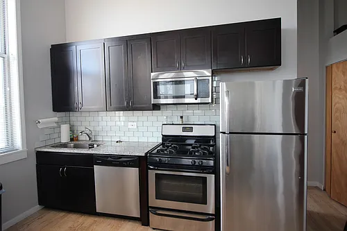7044 N Clark St #2A Photo 1