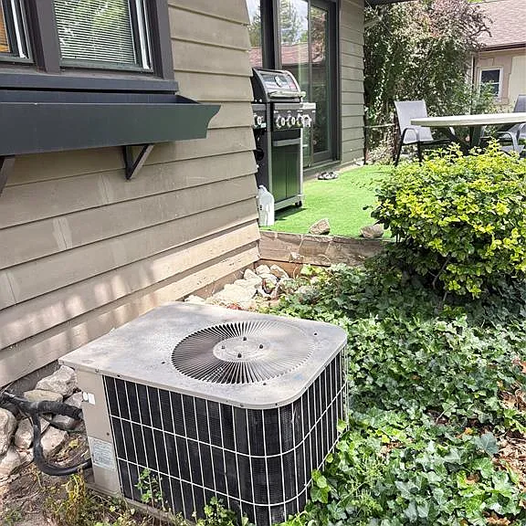 2437 Riverside Dr W — Photo 23
