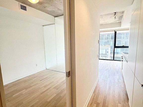 4th image of 629 King St W #623