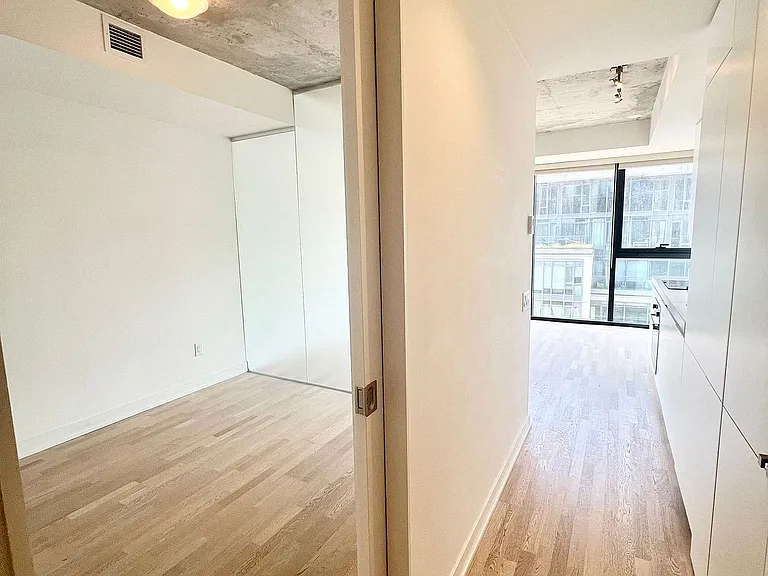 629 King St W #623 — Photo 4