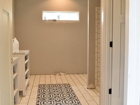 5th image of 620 E Jessica St