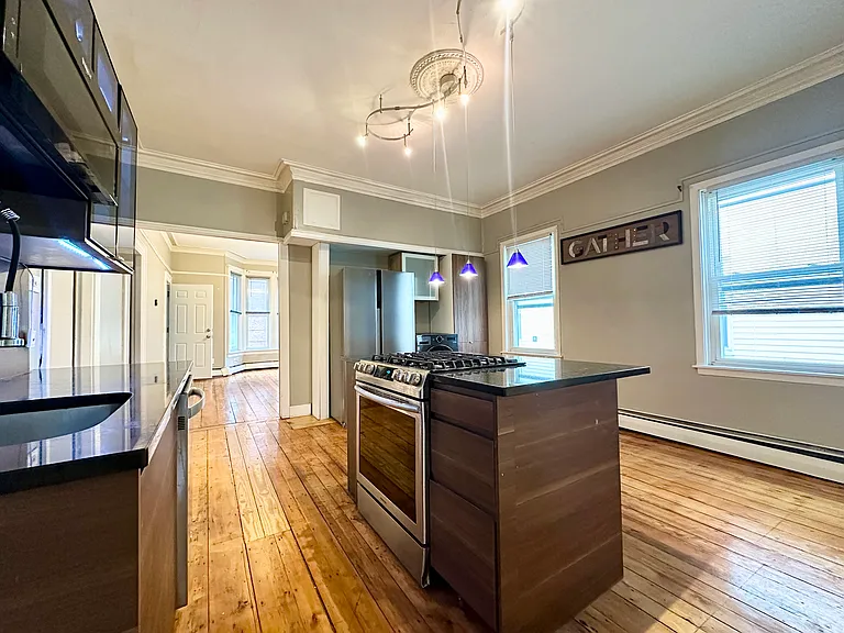 89 America St #2 — Photo 7