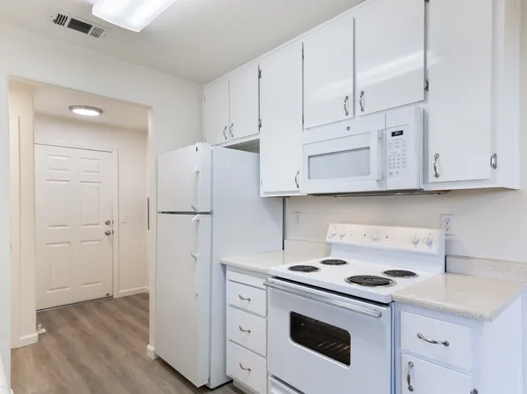 Sequoia Grove Apartments