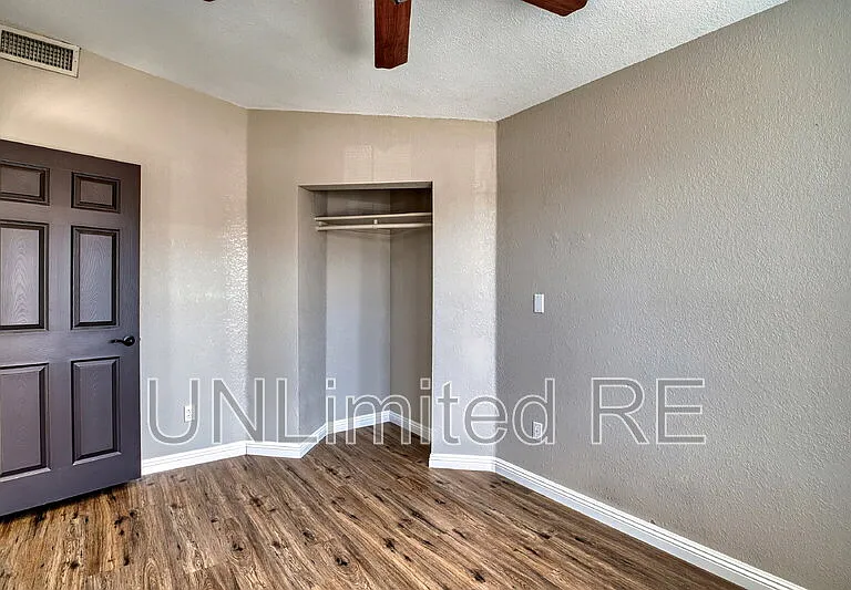 1435 Beefeater Dr — Photo 29