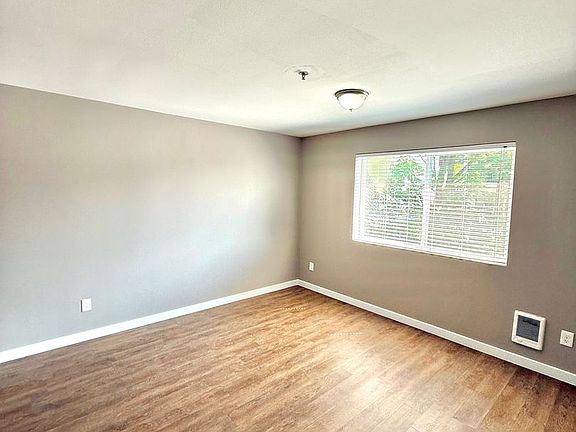 5th image of 4236 7th Ave NE APT 9
