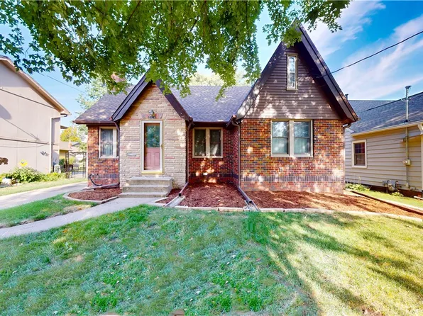 2121 40th St, Des Moines, IA 50310