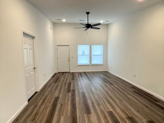 4th image of 654 Nix Rd