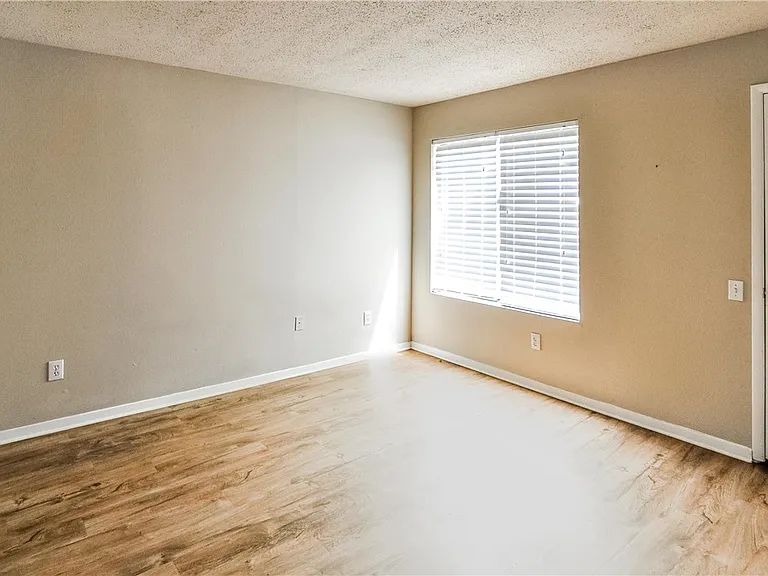 1506 Lemon Tree Ln — Photo 11
