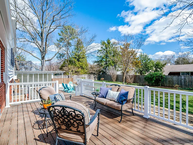 1012 Croton Dr — Photo 17