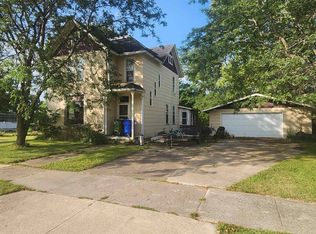 102 High St SE, Elkader, IA 52043