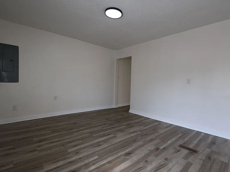 531 Smith St #Z4 — Photo 2