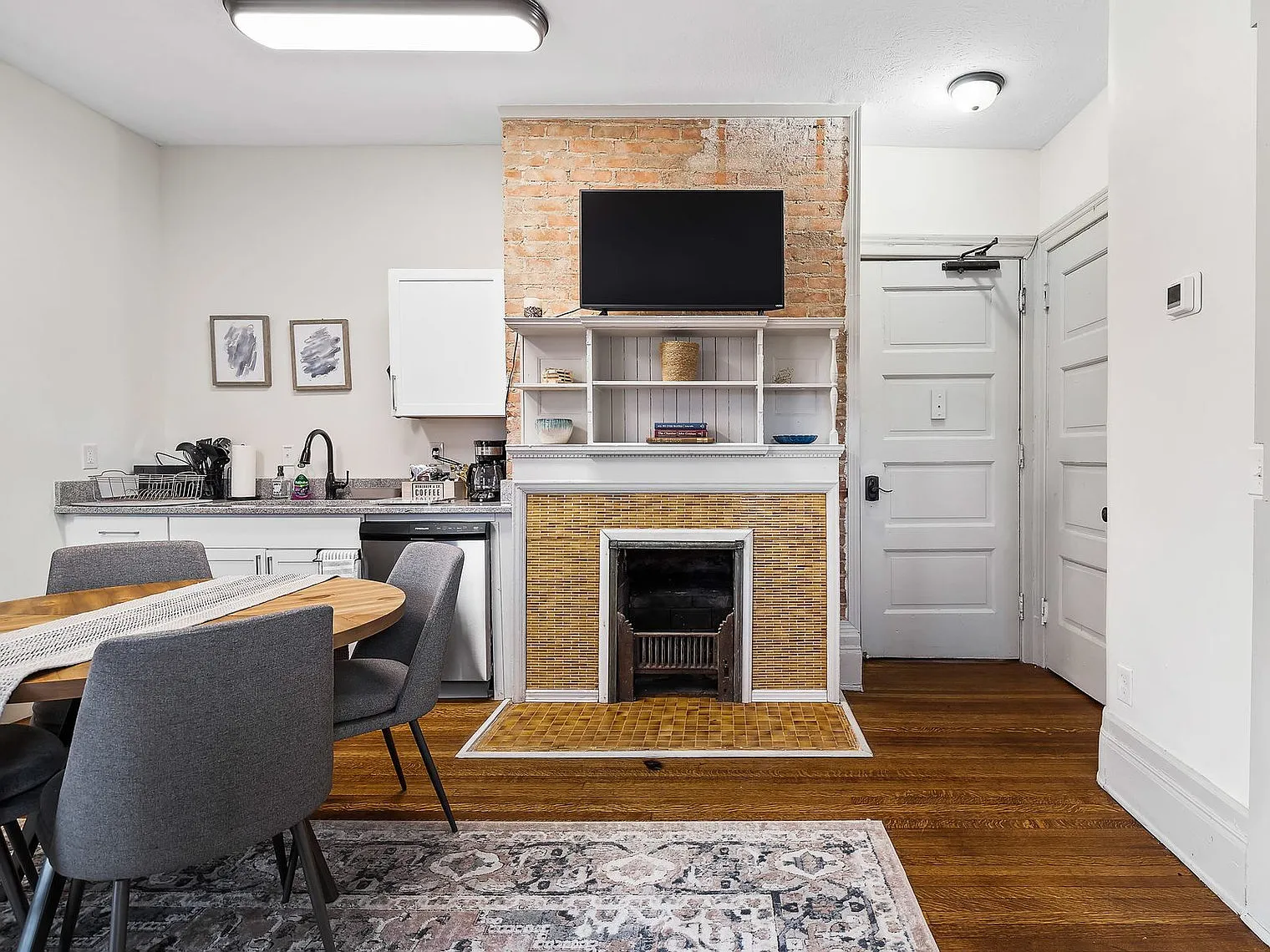 Studio, 1.0 bath, 699 sqft, $2,360 — Photo 2