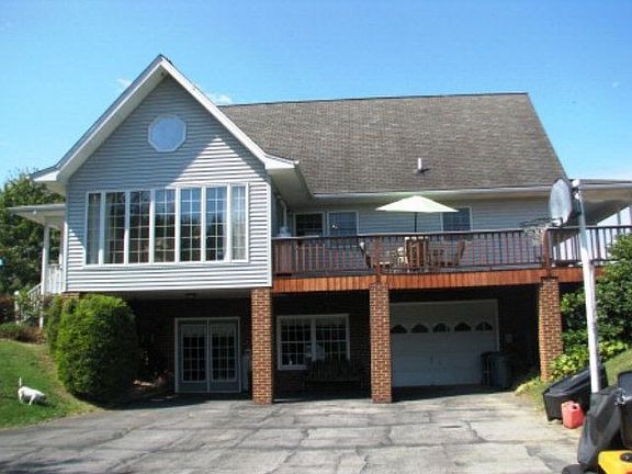 3rd image of 22336 Suffolk Dr