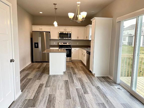 3rd image of 608 1st St NW