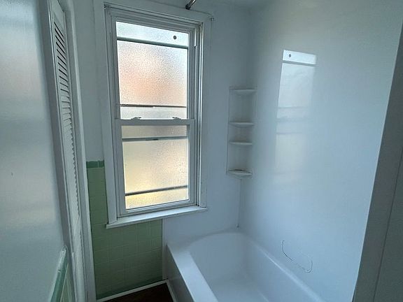 5th image of 427 Howard St #1