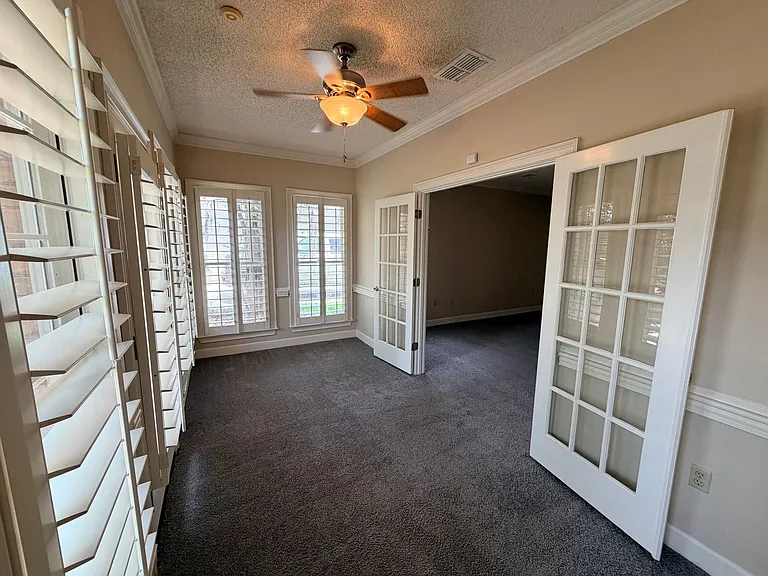 1009 Williamsburg Dr — Photo 34