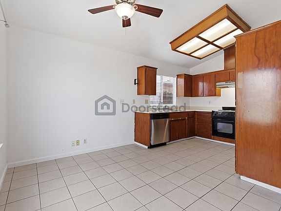 3rd image of 225 Hawthorne Dr