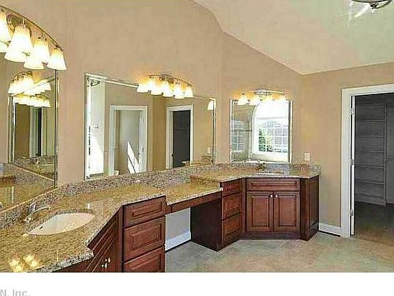 3rd image of 1302 Simon Dr