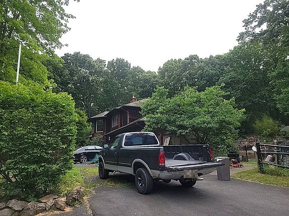 2nd image of 2 Anderson Ct