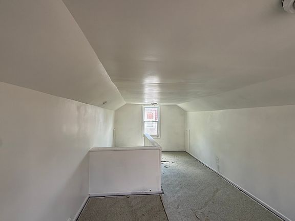 5th image of 9934 Warwick St