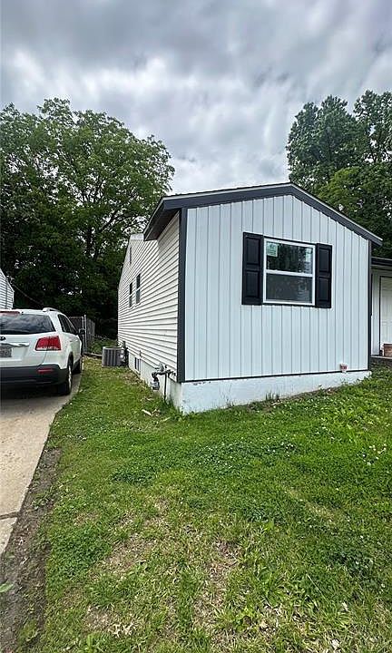 2nd image of 10525 Castle Dr