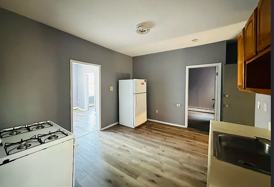 2 bed, 875 sqft, $2,000 — Photo 4