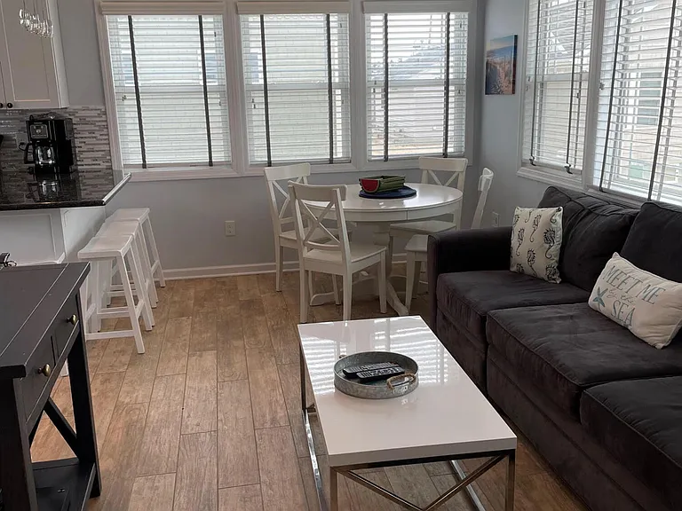 106 W Pompano Way — Photo 4