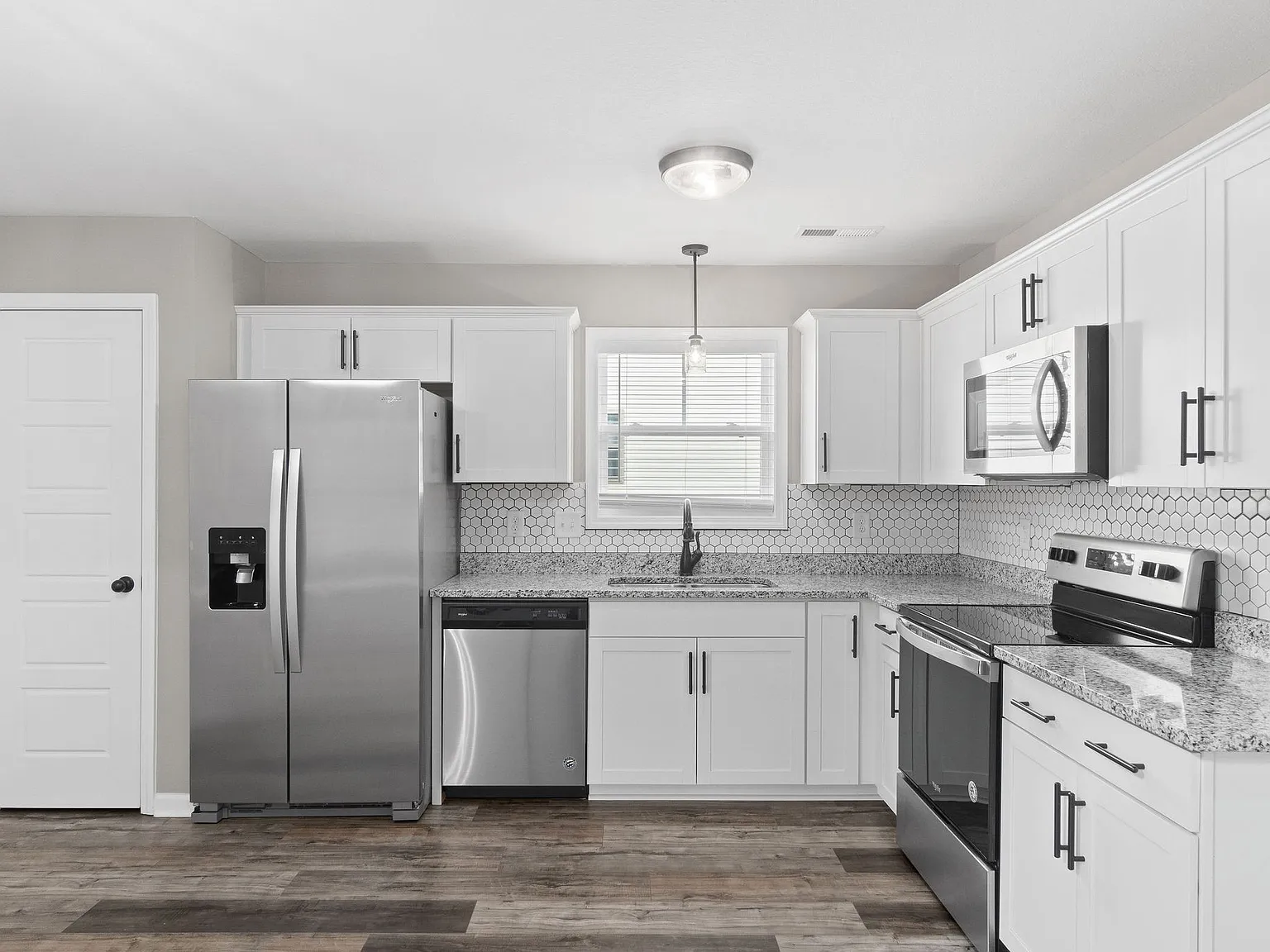 3 bed, 2.0 bath, 1323 sqft, $1,650 — Photo 3