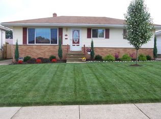 911 Englewood Dr, Parma, OH