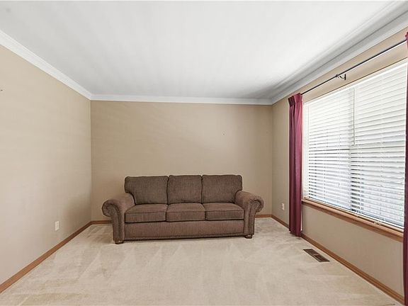 4th image of 136 Westfield Rd
