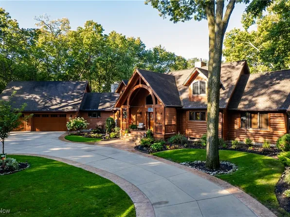 2950 N Bluff Ridge Dr, Port Clinton, OH 43452