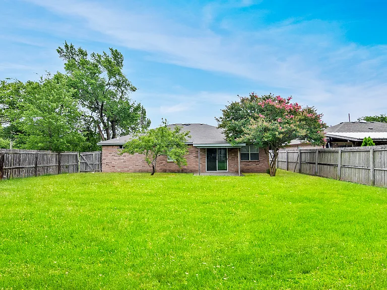 1505 Oleta St — Photo 15