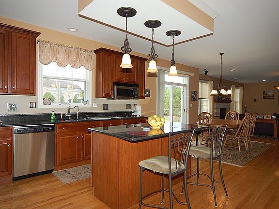 3rd image of 1028 Auburn Ln