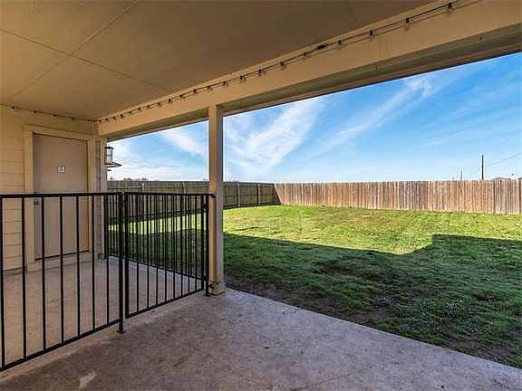 4th image of 204 McCoy Ln
