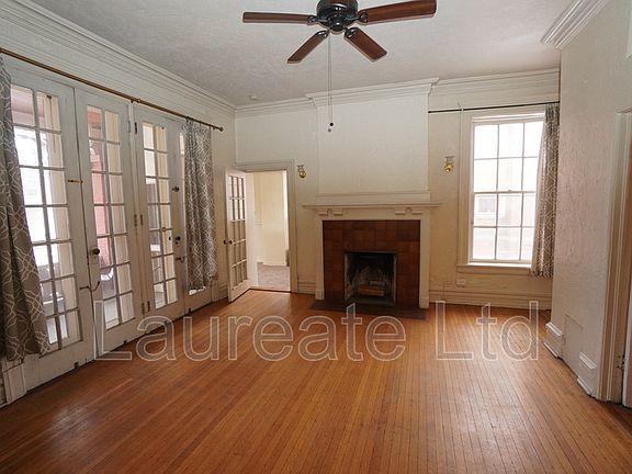 4th image of 834 N Clarkson St APT 1